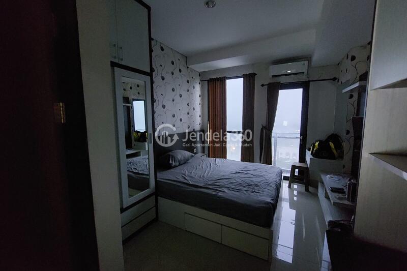 Bedroom Middle Floor Studio Apartment with  View at Monroe Jababeka Apartment