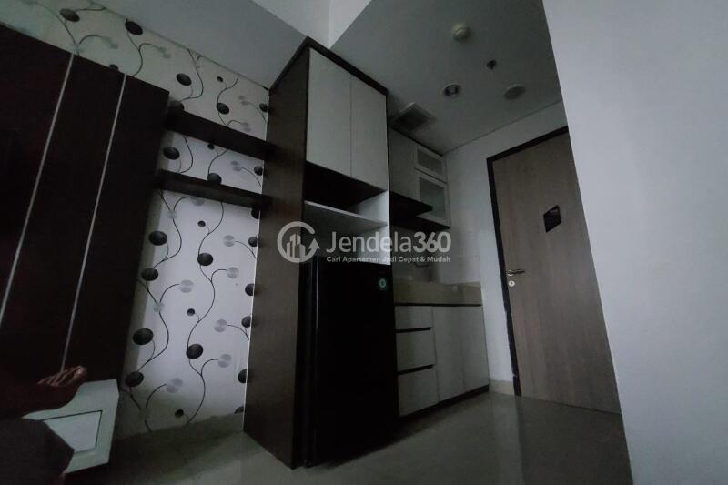 Kitchen Middle Floor Studio Apartment with  View at Monroe Jababeka Apartment