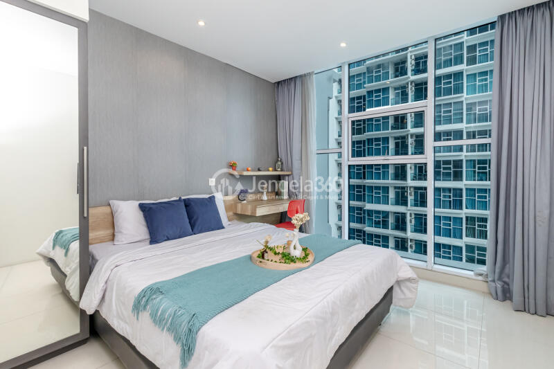 Bedroom Middle Floor Studio Apartment with City View at Brooklyn Alam Sutera Apartment
