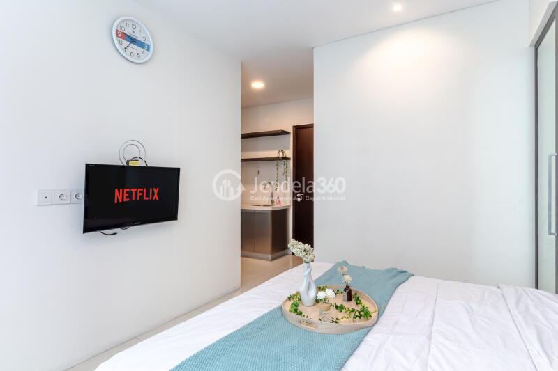 Bedroom Middle Floor Studio Apartment with City View at Brooklyn Alam Sutera Apartment