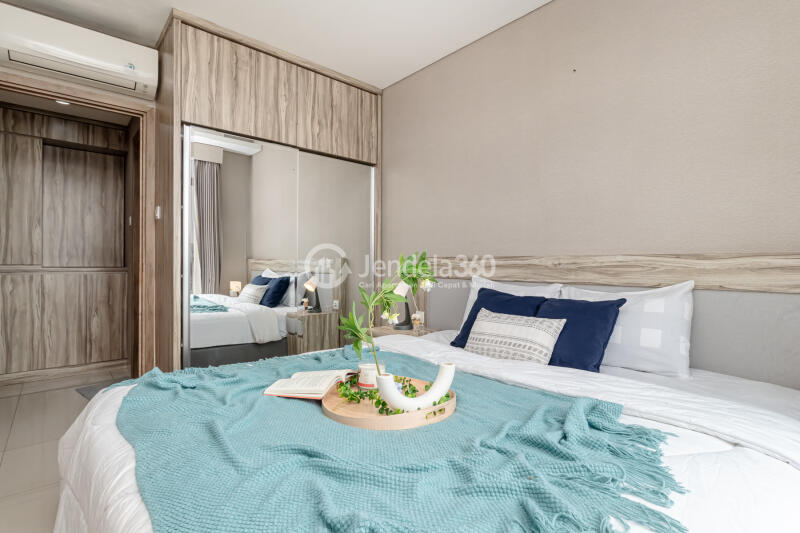 Bedroom Low Floor 1BR Apartment with City View at Pejaten Park Residence