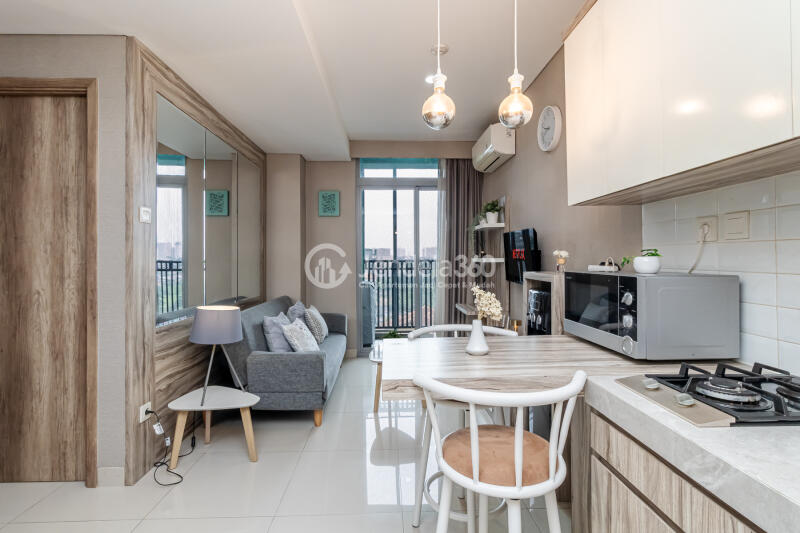 Dining Room Low Floor 1BR Apartment with City View at Pejaten Park Residence