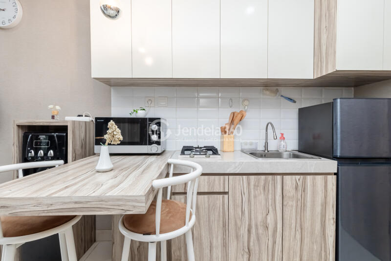 Kitchen Low Floor 1BR Apartment with City View at Pejaten Park Residence