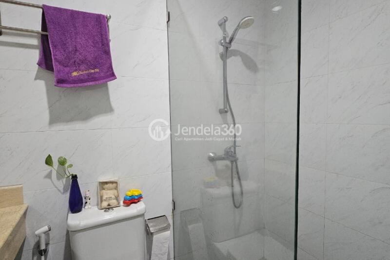 Bathroom Low Floor 2BR Apartment with City View at Ambassador 2 Apartment