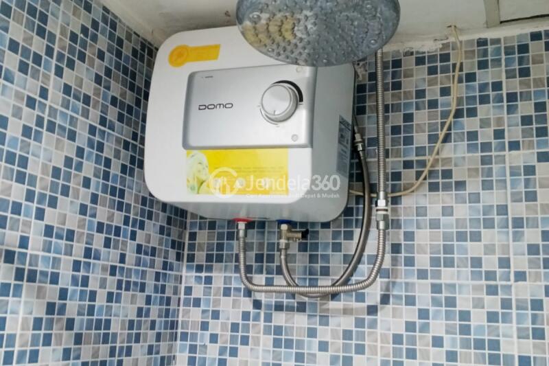 Bathroom Studio Apartment with  View at Aeropolis 2 Apartment