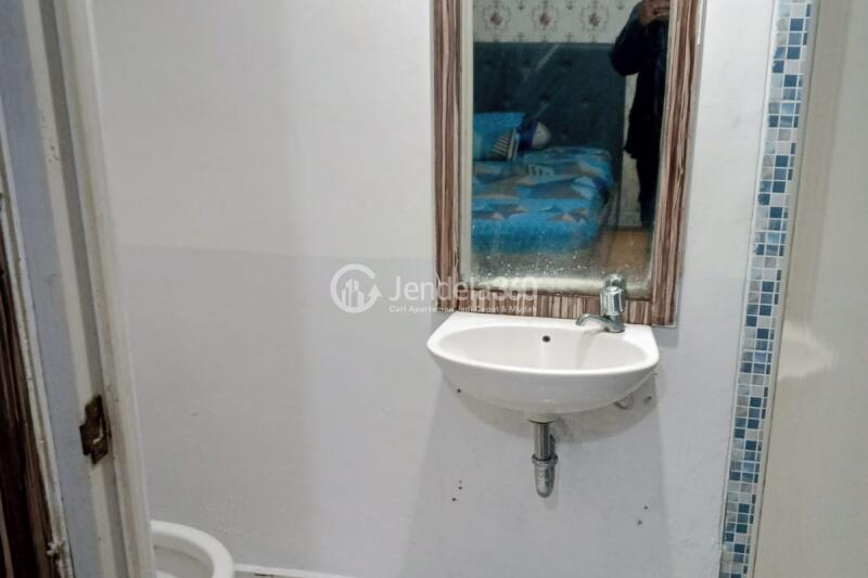Bathroom Studio Apartment with  View at Aeropolis 2 Apartment