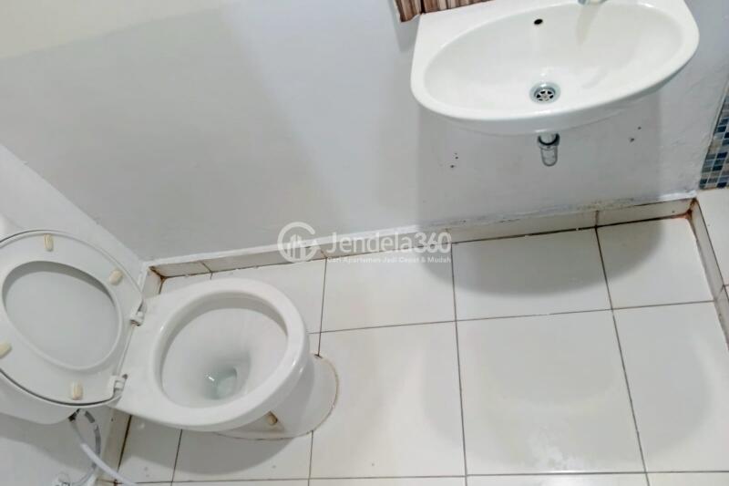 Bathroom Studio Apartment with  View at Aeropolis 2 Apartment