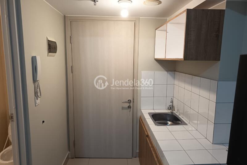Kitchen Cozy Studio Apartment at The Springlake Summarecon Tower Tower elodea