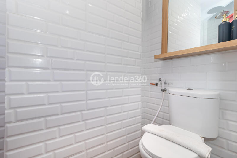 Bathroom Studio Apartment with  View at Sunter Park View Apartment