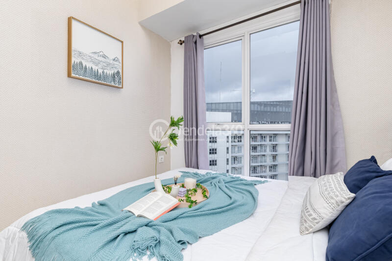 Bedroom Homey 1BR Apartment High Floor with  View at Casa De Parco Apartment
