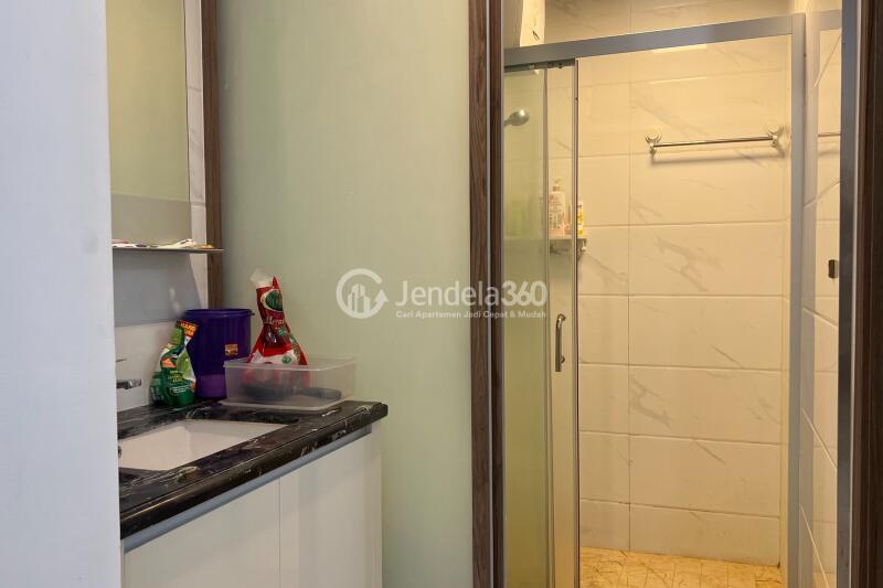 Bathroom 2BR Apartment with  View at Sky House BSD Apartment