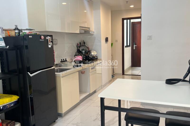 Kitchen 2BR Apartment with  View at Sky House BSD Apartment