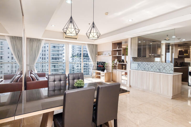 Dining Room Royale SpringHill Residence 2BR Fully Furnished