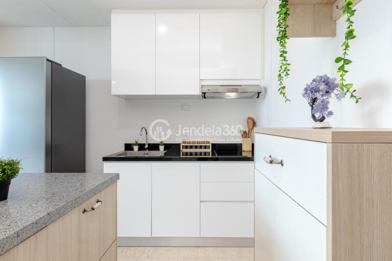 Kitchen 2BR Apartment with City View at Southgate Residence