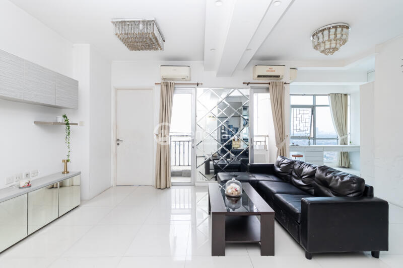 Living Room High Floor 2BR Apartment with  View at Pakubuwono Terrace