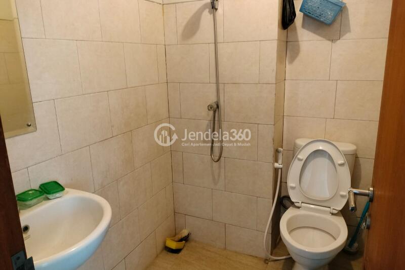 Bathroom Low Floor Studio Apartment with  View at Margonda Residence