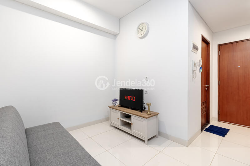 Living Room Fancy 1BR Apartment at Roseville SOHO & Suites Low Floor