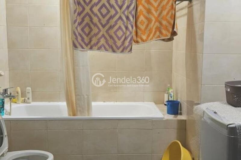 Bathroom Comfortable 2BR Apartment at Essence Darmawangsa Apartment Tower Eminence 1