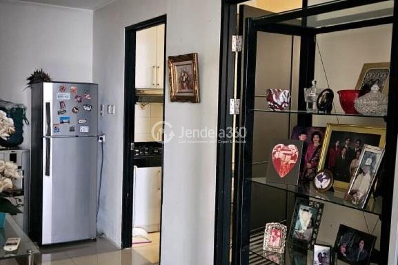 Kitchen Comfortable 2BR Apartment at Essence Darmawangsa Apartment Tower Eminence 1