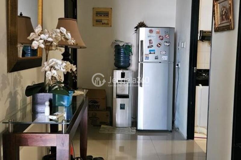 Kitchen Comfortable 2BR Apartment at Essence Darmawangsa Apartment Tower Eminence 1