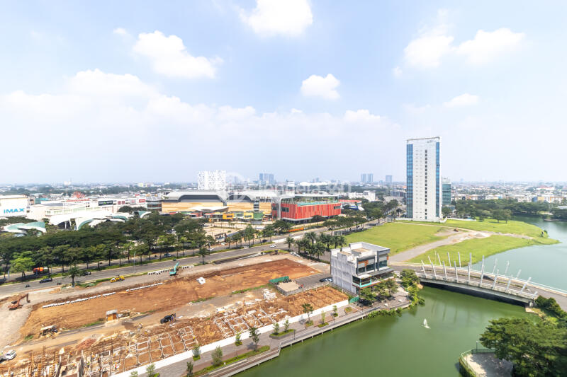 Balcony Well Located 2BR Apartment Low Floor with  View at The Springlake Summarecon