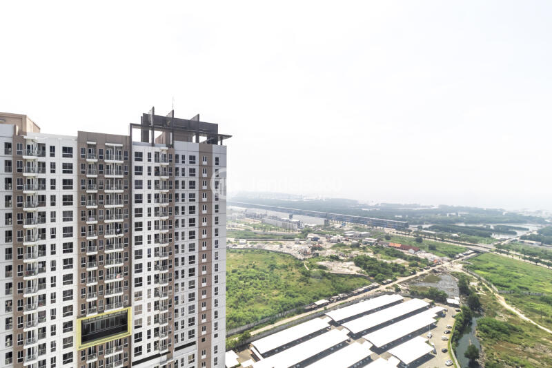 Balcony Restful Studio Apartment Low Floor with  View at Tokyo Riverside Apartment