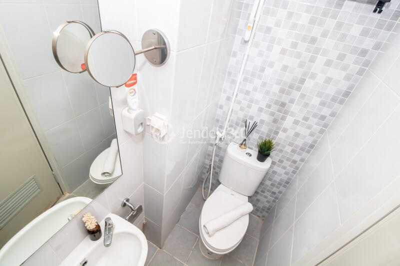 Bathroom Restful Studio Apartment Low Floor with  View at Tokyo Riverside Apartment