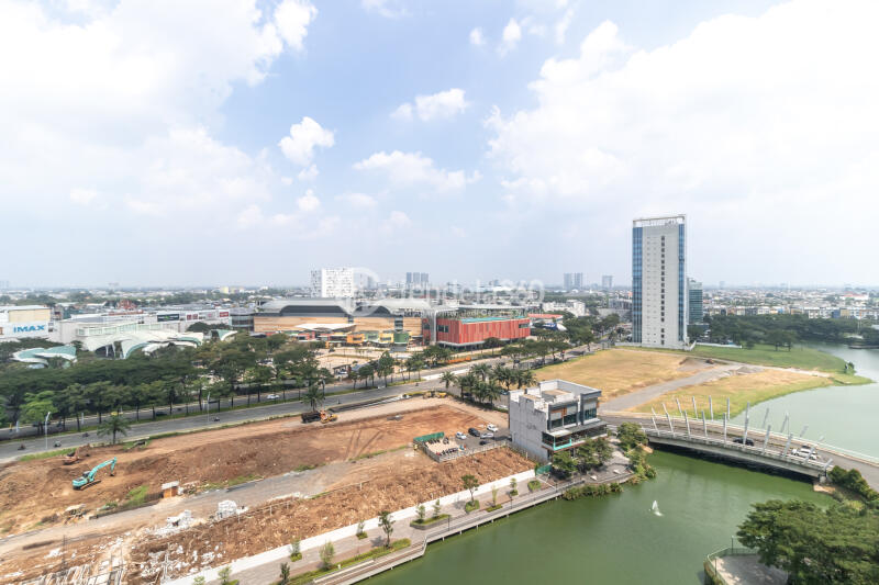 Balcony Affordable Studio Apartment at The Springlake Summarecon Low Floor