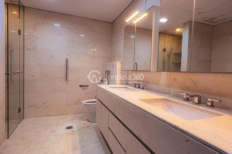 Bathroom 3BR Apartment with  View at Ciputra World 2 Apartment