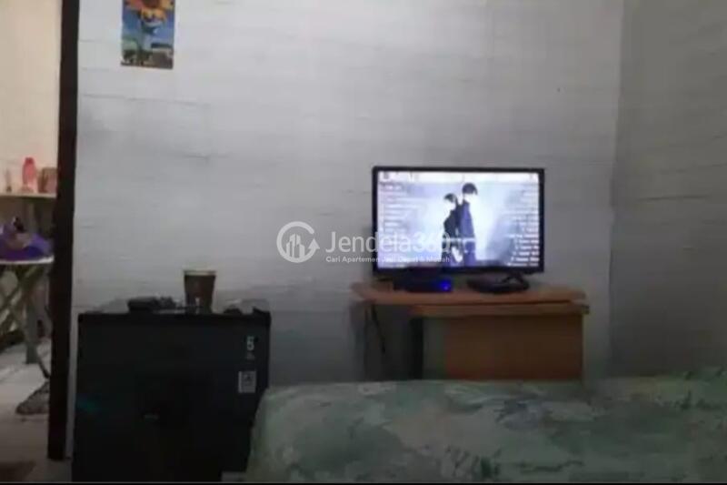 Bedroom 1BR Modernland Golf Apartment at Tower Yellow