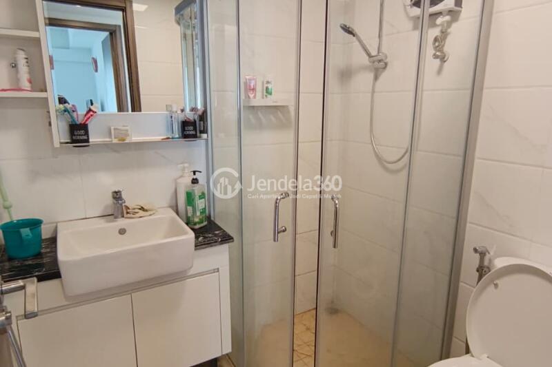 Bathroom Lovely 3BR Apartment Low Floor with  View at Sky House BSD Apartment