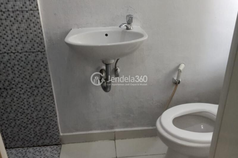 Bathroom Peaceful Studio Apartment Low Floor with  View at Aeropolis 1 Apartment