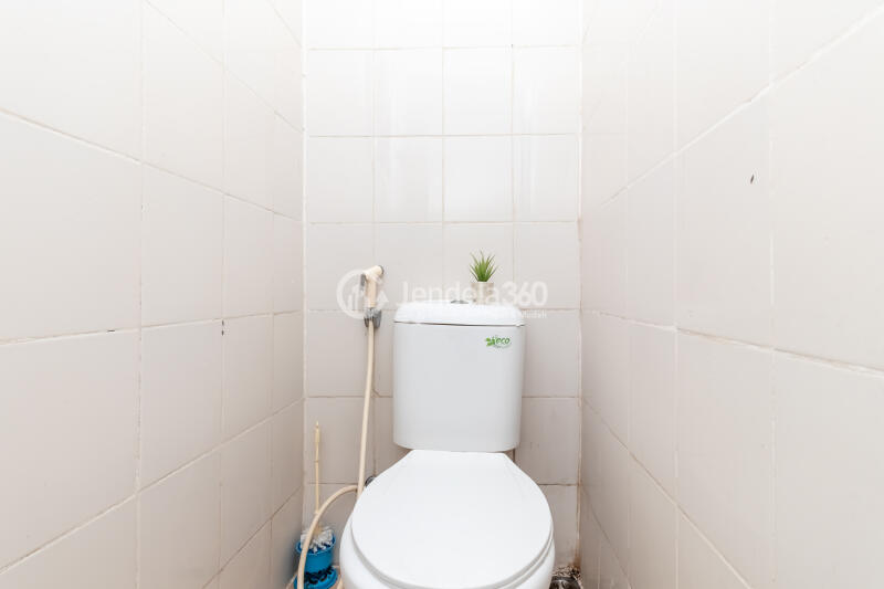 Bathroom Tidy 2BR Apartment Low Floor with  View at Pancoran Riverside Apartment