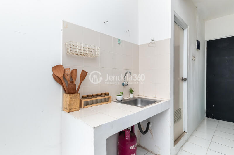 Kitchen Tidy 2BR Apartment Low Floor with  View at Pancoran Riverside Apartment