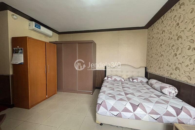 Bedroom Decorative 3BR Apartment at Horison Suites Residence Low Floor