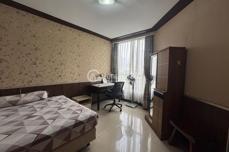 Bedroom Decorative 3BR Apartment at Horison Suites Residence Low Floor