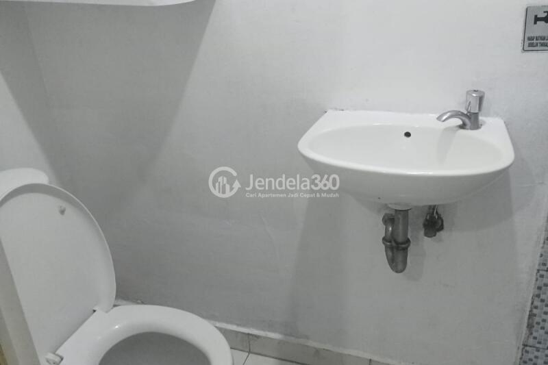 Bathroom Low Floor Studio Apartment with  View at Aeropolis Residence 3