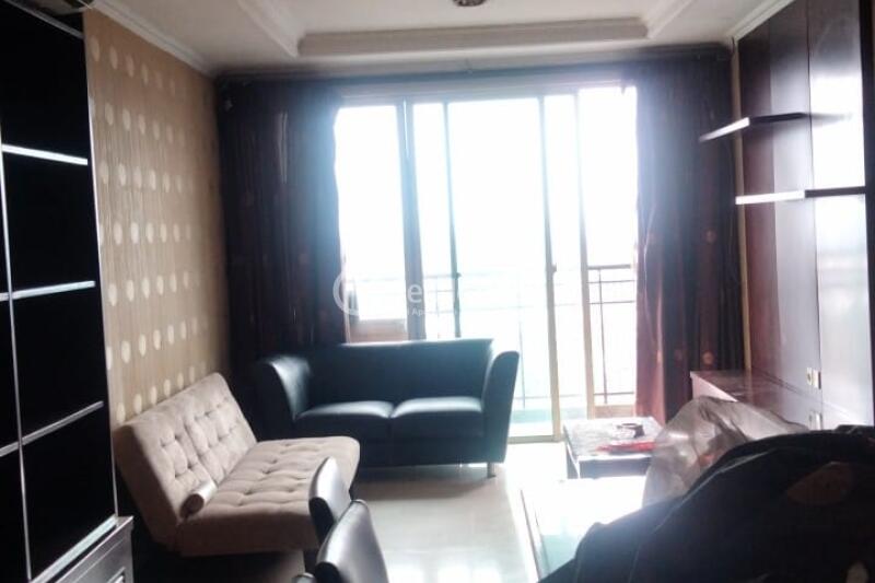 Living Room Middle Floor 3BR Apartment with City View at MOI Frenchwalk