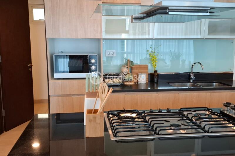 Kitchen Cozy 3BR Apartment Middle Floor with City View at Setiabudi Sky Garden
