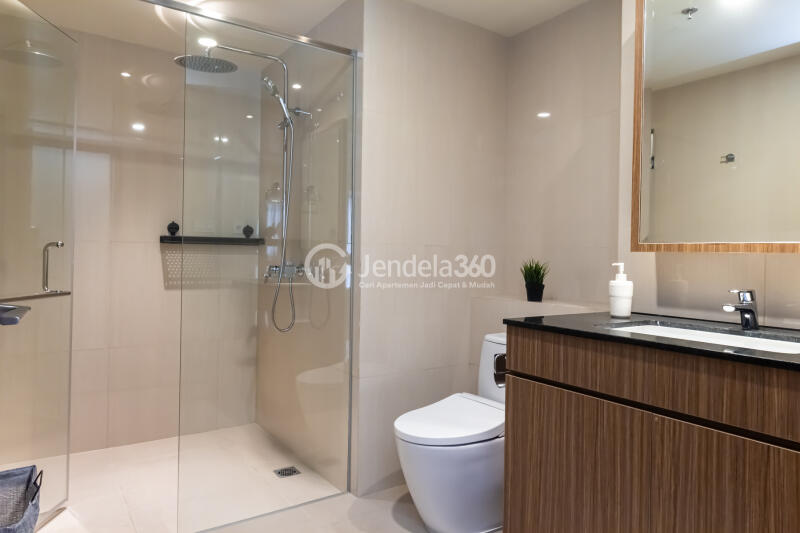 Bathroom 2 Low Floor 3BR Apartment with  View at Branz Mega Kuningan Apartment
