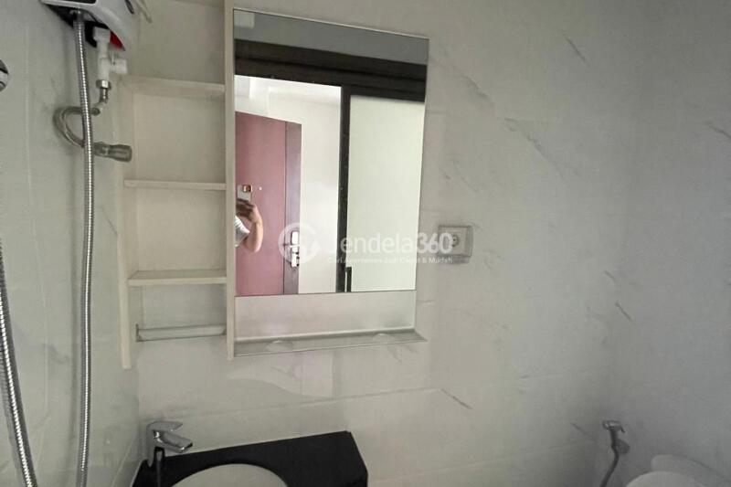 Bathroom Low Floor Studio Apartment with  View at Sky House Alam Sutera