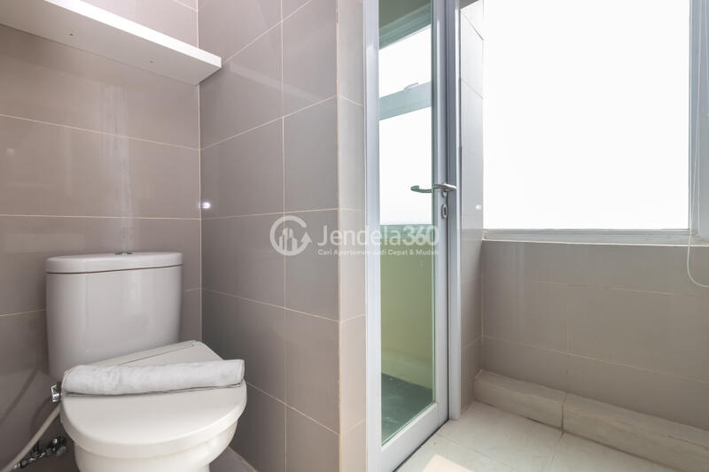 Bathroom Studio Apartment with city View at B Residence BSD