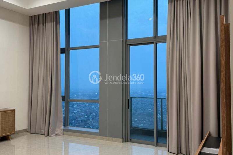 Living Room 2BR Hillcrest House Apartment at High Floor