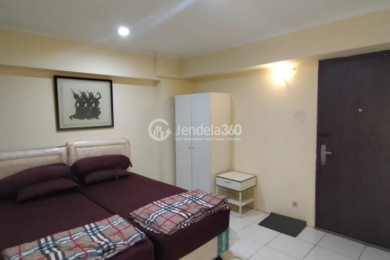 Bedroom Comfortable Studio Apartment Low Floor with City View at Kebagusan City Apartment
