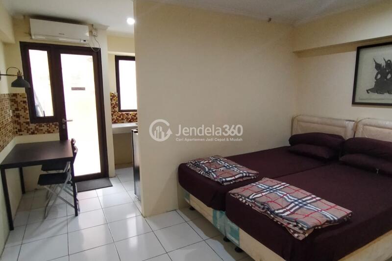 Bedroom Comfortable Studio Apartment Low Floor with City View at Kebagusan City Apartment