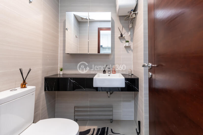Bathroom Restful Studio Apartment at The Crest West Vista Puri Tower The Crest