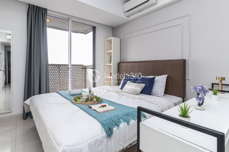 Bedroom Restful Studio Apartment at The Crest West Vista Puri Tower The Crest