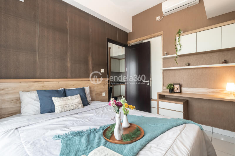 Bedroom 1BR Apartment with city View at Casa De Parco Apartment