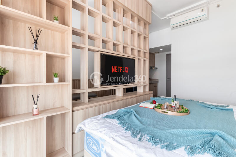 Bedroom 1BR Vasanta Innopark Apartment at High Floor