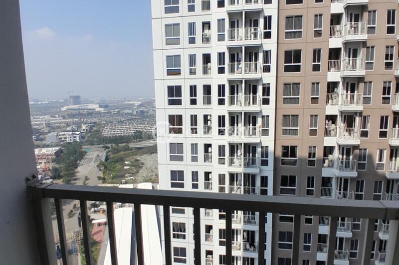 Balcony Well Located Studio Apartment High Floor with City View at Tokyo Riverside Apartment